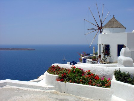 La belleza de las islas griegas y su paisaje que fusiona el celeste de su mar con el del cielo, las hacen irresistibles (clickear para agrandar imagen)